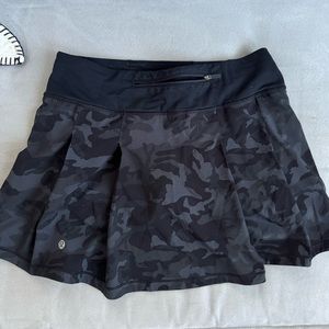 LULULEMON BLACK CAMO MINI / TENNIS SKIRT / SKORT